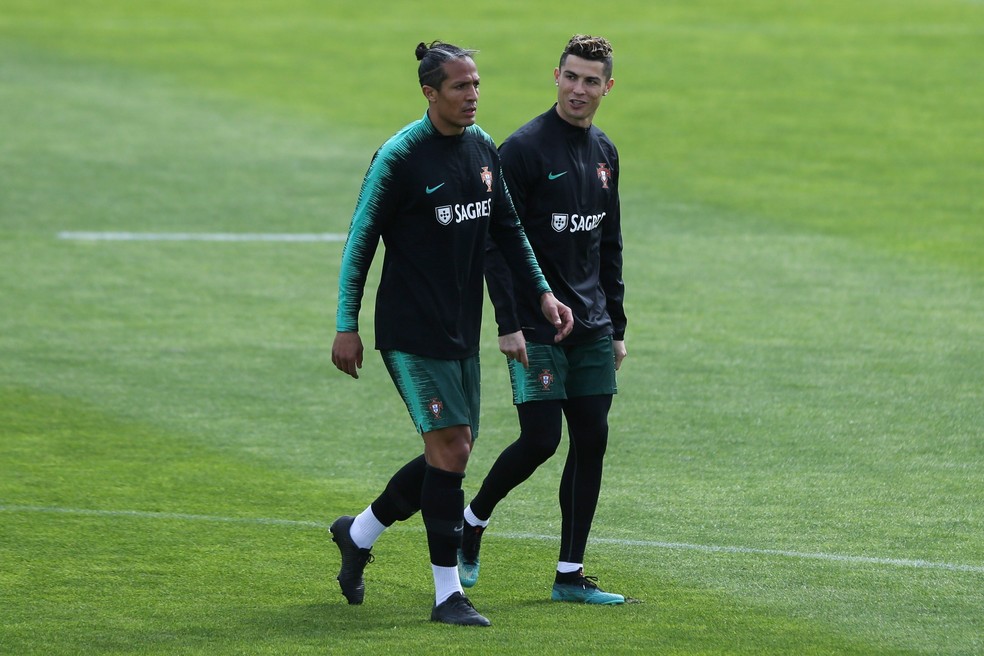 Cristiano Ronaldo e Bruno Alves treinam pela seleÃ§Ã£o portuguesa (Foto: EFE)