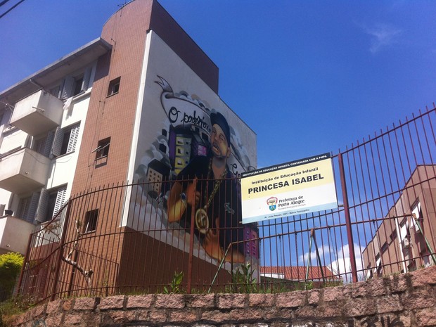 Imagem de Xandi foi pintada em condomínio de Porto Alegre (Foto: Caetanno Freitas/G1)