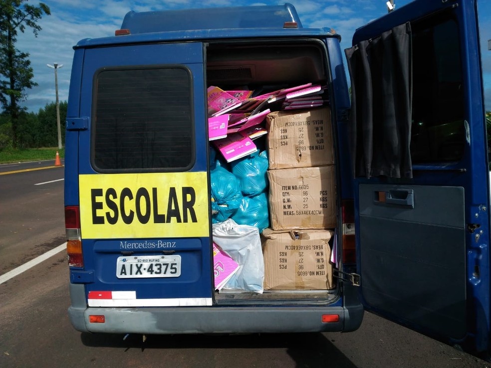 No veÃ­culo com placas de Rio Rufino (SC) estavam o motorista e trÃªs passageiros, moradores de Londrina, no norte (Foto: PRE/DivulgaÃ§Ã£o)