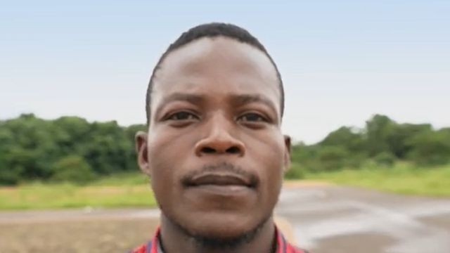 O jornalista Henry Mhango, do Maláui, ajudou a desvendar os bastidores do vídeo (Foto: BBC News)