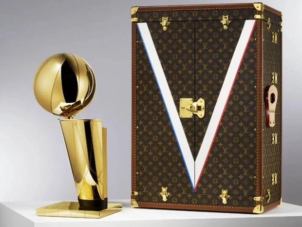 Troféu da NBA ganha case personalizada da Louis Vuitton (Foto: Divulgação)