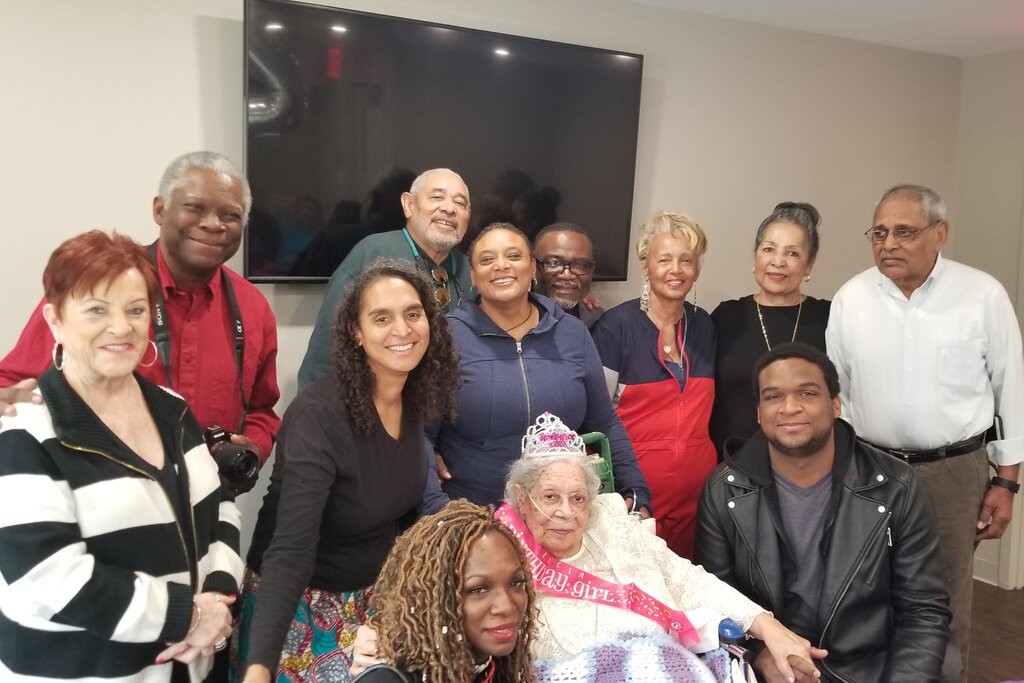 A família da Sra. DeClerck viajou de vários estados para comemorar seu 104º aniversário em janeiro de 2020, antes do início da pandemia. (Foto:  Shawn V. Laws O'Neil)