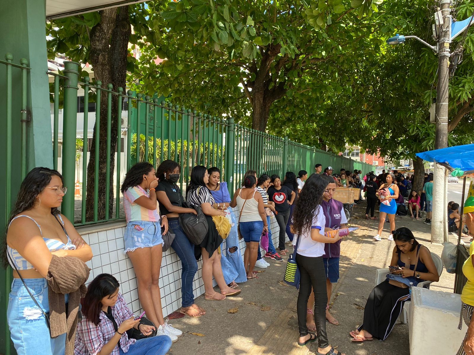 Enem 2022: Prevenidos, estudantes levam de água a papel higiênico no 2º dia de provas em Belém 