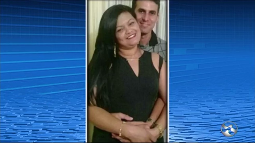 Adelma e Rogério estavam em uma moto e morreram após terem sido atingidos por um carro na BR-232, em Caruaru — Foto: TV Asa Branca/Reprodução