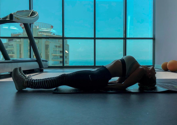 Carol Cabrino mostra exercício na academia (Foto: Reprodução/Instagram)