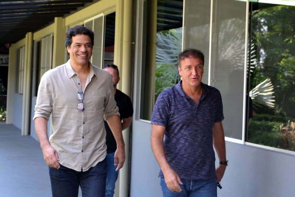Raí, como dirigente, no dia em que Cuca iniciou trabalho no São Paulo — Foto: Divulgação/saopaulofc.net