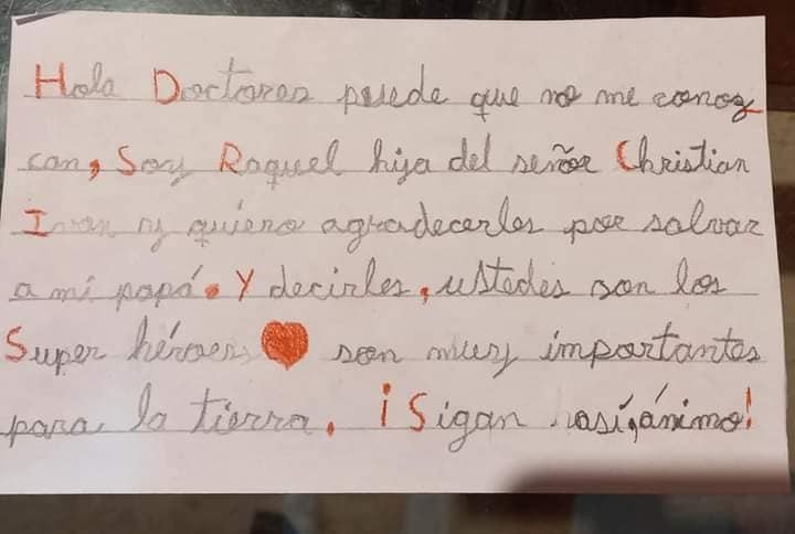 A carta foi entregue à equipe médica dias depois de o pai da menina ter recebido alta do hospital (Foto: Reprodução/Facebook)