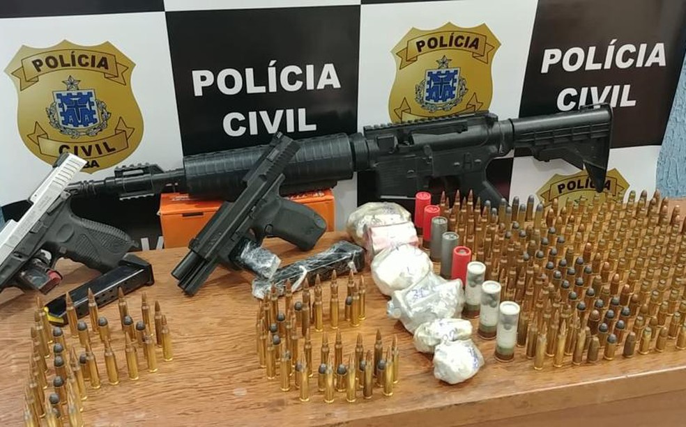 Polícia apreendeu drogas, armas e munições — Foto: Divulgação/SSP-BA