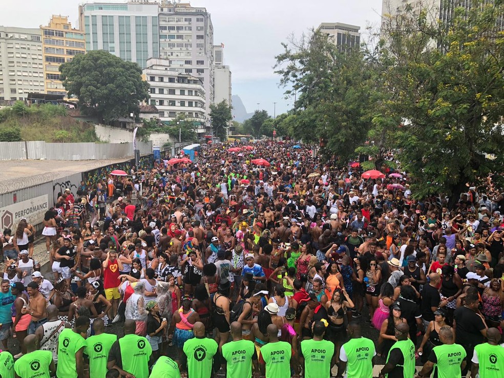 Multidão no Cordão do Bola Preta, que fez seu 102º desfile no carnaval carioca — Foto: Carlos Brito/G1