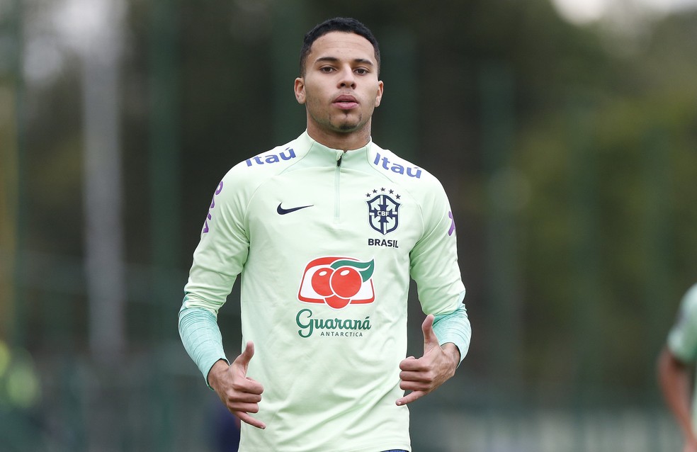 Alexsander em treino pela Sele��o Sub-20 � Foto: Rafael Ribeiro / CBF