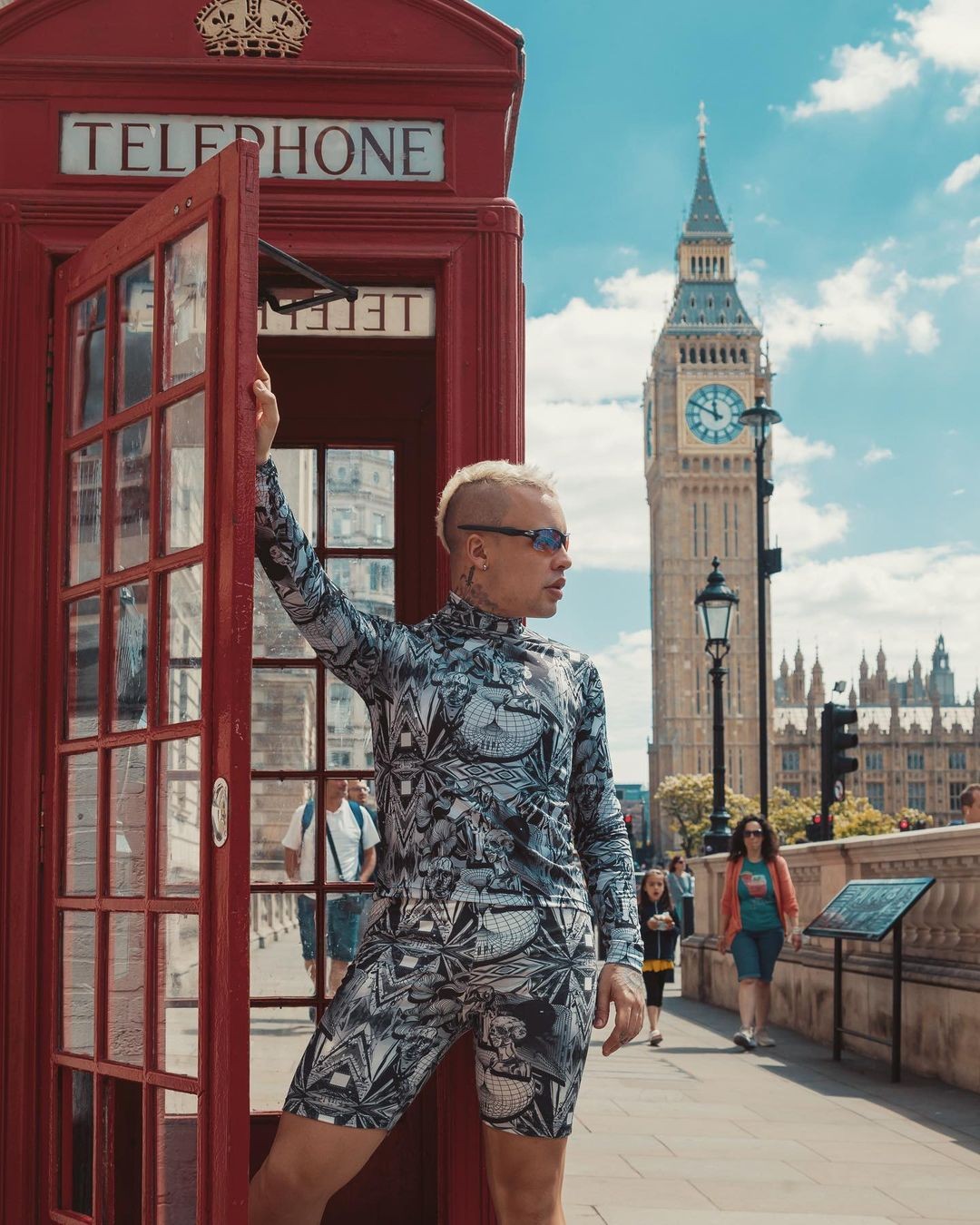 Gloria Groove curte passeio em Londres durante turnê europeia (Foto: Reprodução/Instagram)