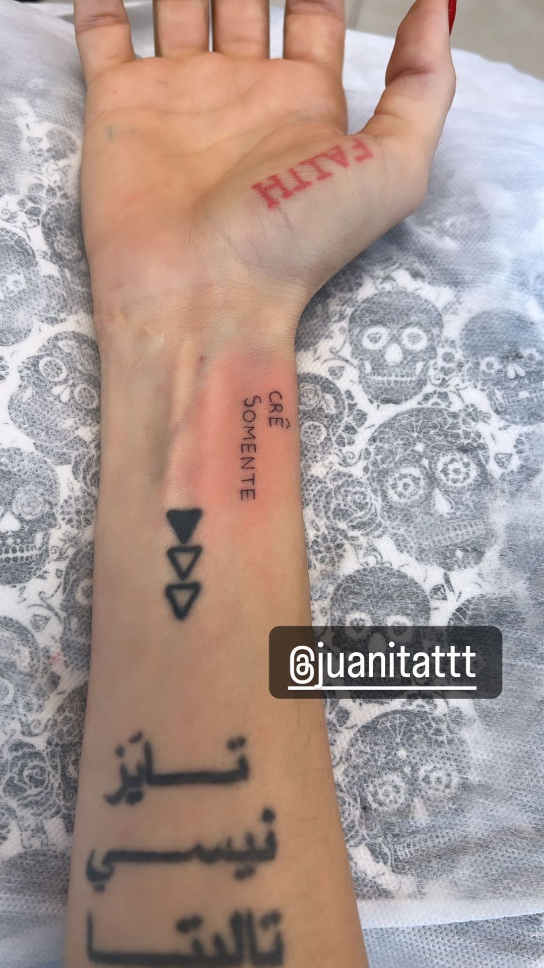 Thaila Ayala faz novas tatuagens e compartilha resultado com seguidores (Foto: Reprodução/Instagram)
