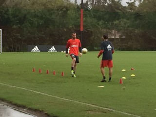 Paulo Victor evolui, mas só deve voltar aos treinos com o grupo na segunda