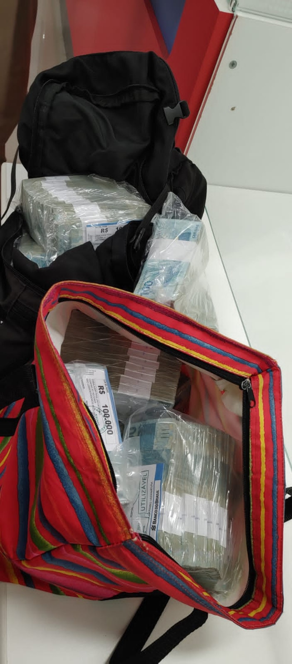 Polícia do RJ apreende R$ 1 milhão de dinheiro lavado de golpes — Foto: Reprodução