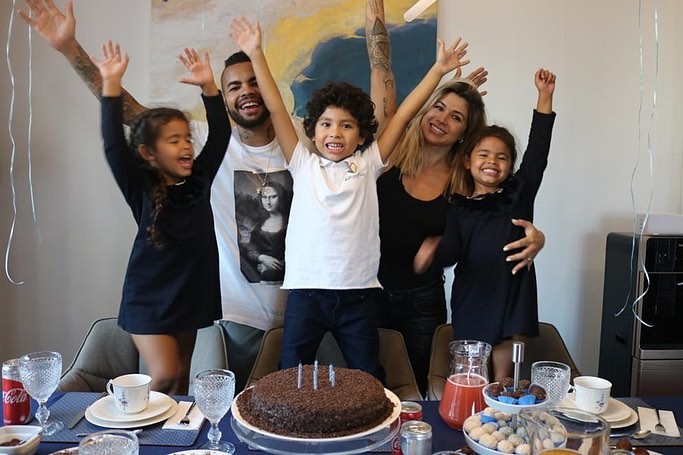 Dentinho, Dani Souza e os filhos (Foto: reprodução/Instagram)