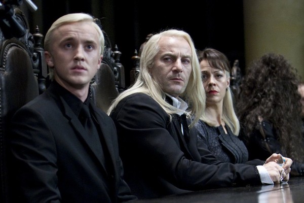 Tom Felton, Jason Isaacs e Helen McCrory como os personagens Draco, Lucius e Narcisa Malfoy na saga de filmes Harry Potter (Foto: Divulgação)