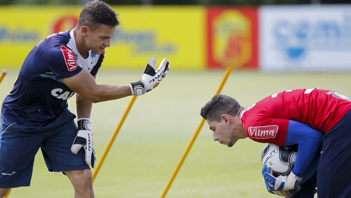 Cinco goleiros e um segredo: quem mantém o bom nível no gol da Raposa