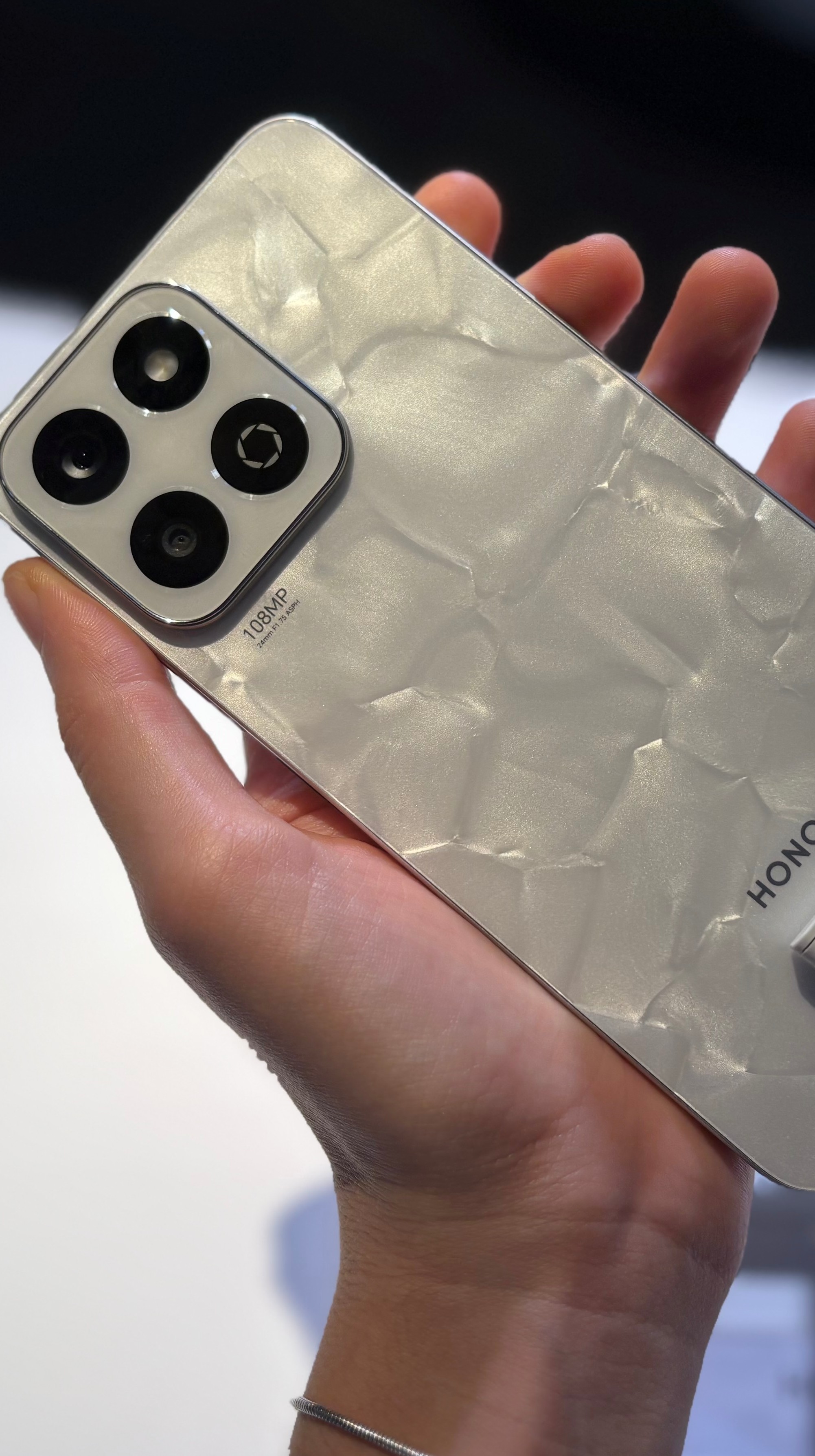 Derruba o celular toda hora? Veja 6 modelos resistentes por até R$ 2.000