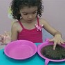 Foto: (Crianças aprendem sobre o coronavírus com experiências em casa / Reprodução)