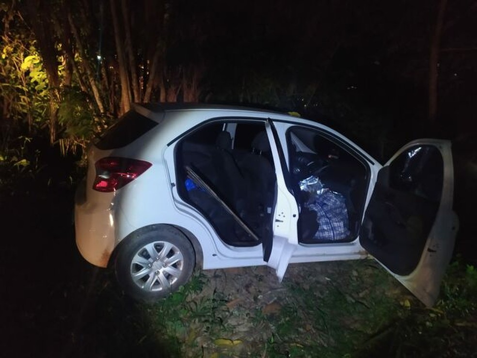Carro usado durante tentativa de furto a banco de Porto Velho  — Foto: Equipe de radiopatrulha 9º BPM/Reprodução