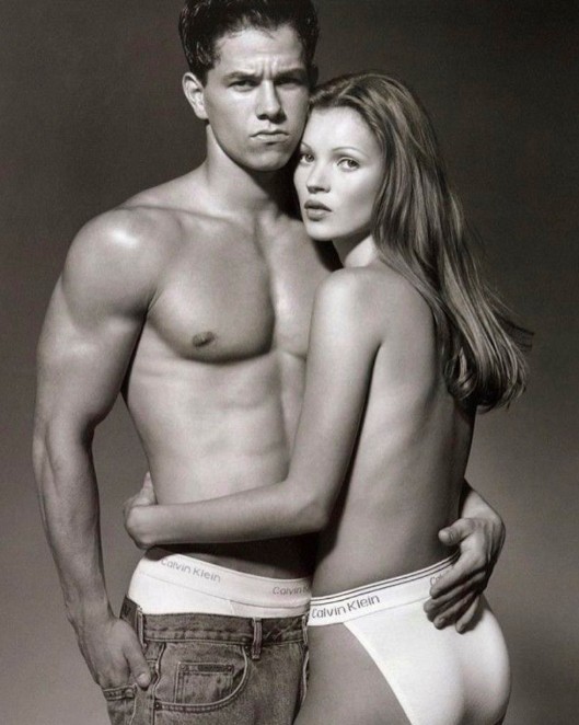 Kate Moss e Mark Wahlberg para Calvin Klein (Foto:  Divulgação)
