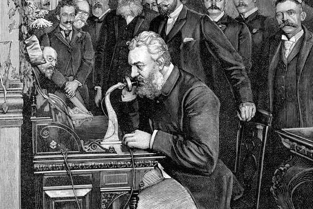 Alexander Graham Bell testando o telefone (Foto: Thinkstock)