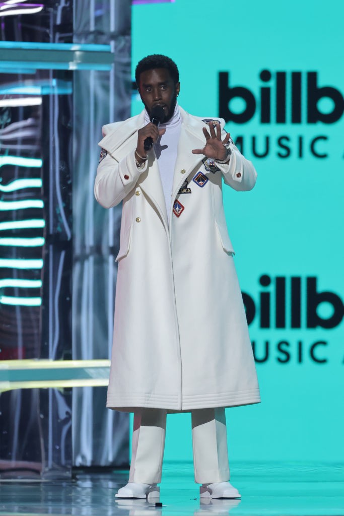 LAS VEGAS, NEVADA - MAY 15: Host Sean 'Diddy' Combs speaks onstage during the 2022 Billboard Music Awards at MGM Grand Garden Arena on May 15, 2022 in Las Vegas, Nevada. (Photo by Amy Sussman/Getty Images for MRC) (Foto: Getty Images for MRC)