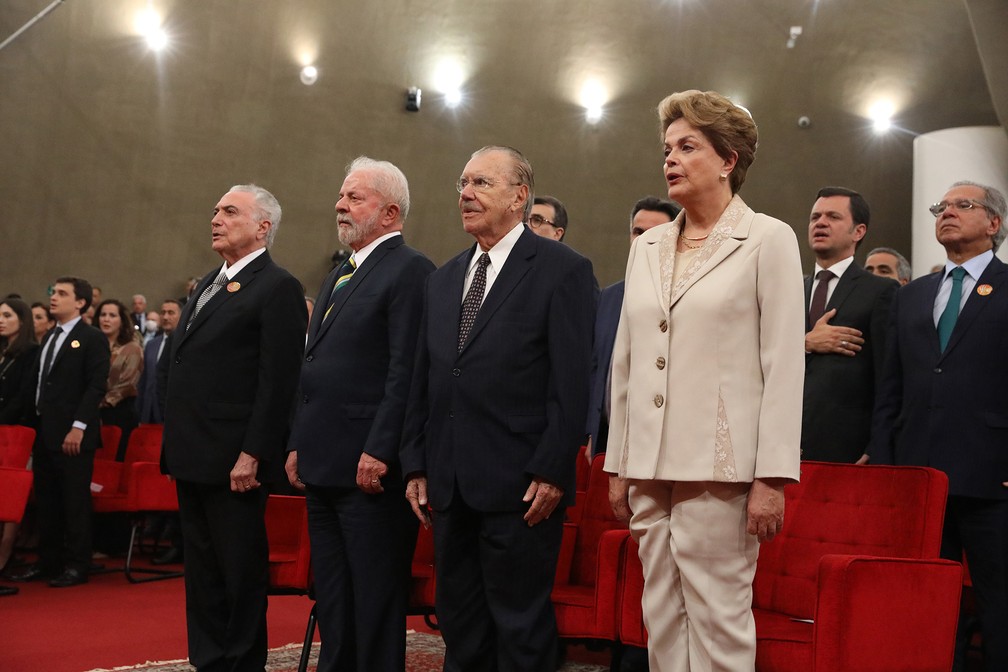 Da esquerda para a direita, os ex-presidentes Michel Temer, Luiz Inácio Lula da Silva, José Sarney e Dilma Rousseff participam da posse de Alexandre de Moraes como presidente do TSE — Foto: Antonio Augusto/Secom/TSE
