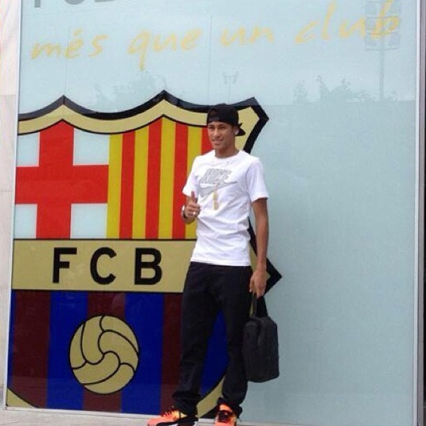 Foto postada por Neymar no Instagram usando o tênis (Foto: Reprodução / Instagram)