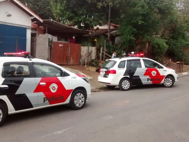 Adolescente foi encontrada morta no quintal da casa em Alambari (Foto: Divulgação/Polícia Militar)