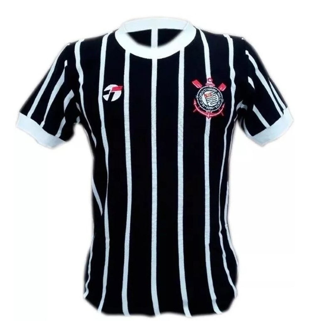 Camisa do Corinthians supera a do Flamengo em eleição de revista francesa; veja ranking