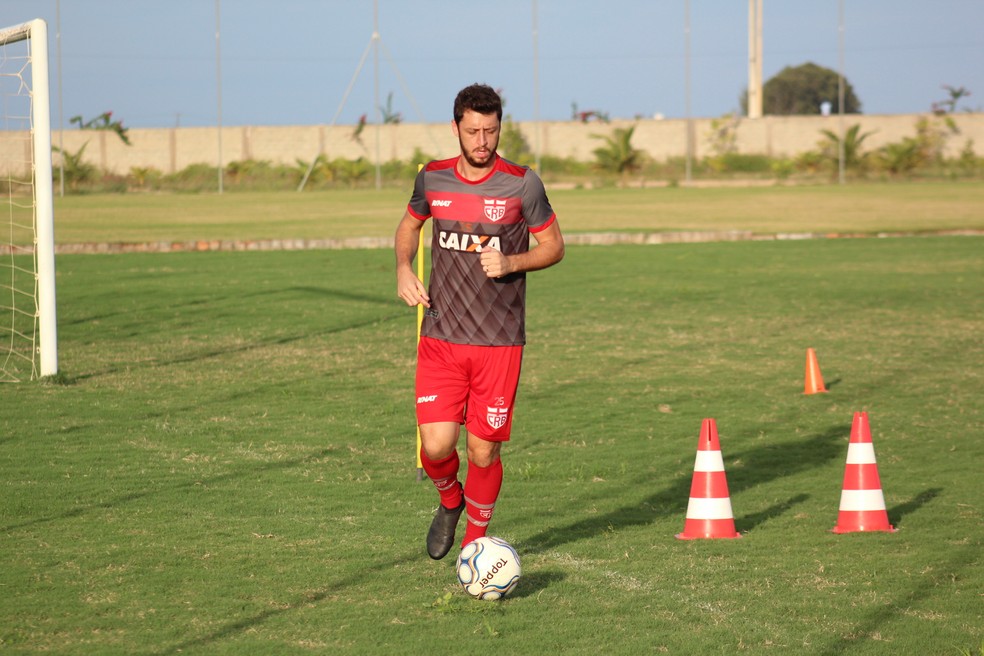 Felipe Menezes deve voltar ao time do CRB — Foto: Denison Roma / GloboEsporte.com