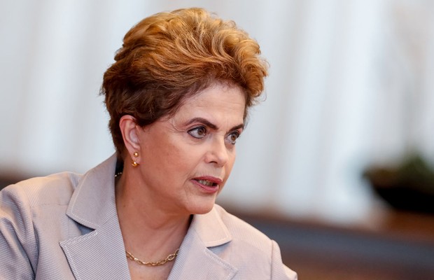 A presidente Dilma Rousseff conversa com jornalistas de agências internacionais (Foto: Roberto Stuckert Filho/PR)