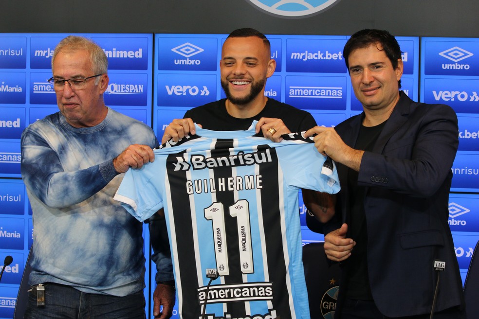 Novo reforço do Grêmio chama Roger Machado de paizão