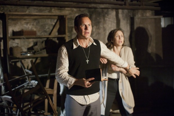 Patrick Wilson e Vera Farmiga em cena no porão da casa assombrada de Invocação do Mal (2013) (Foto: Divulgação)