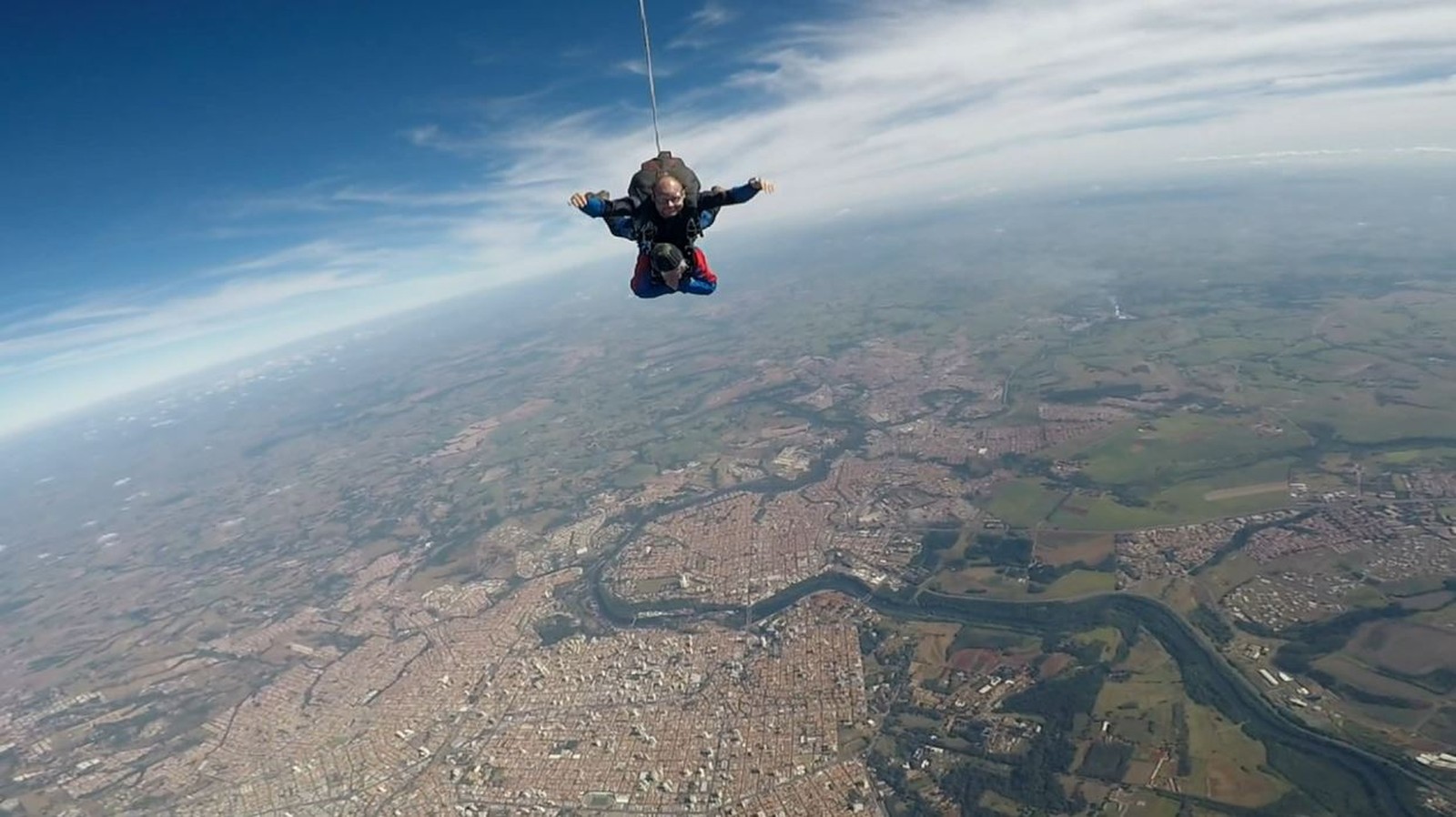Tataravó salta de paraquedas 