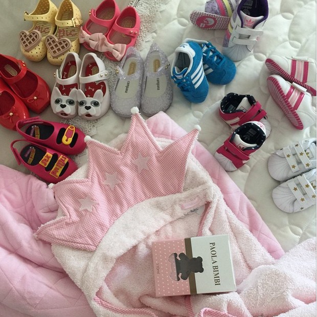 Muitos sapatos para Maria Flor (Foto: Reprodução/Instagram)