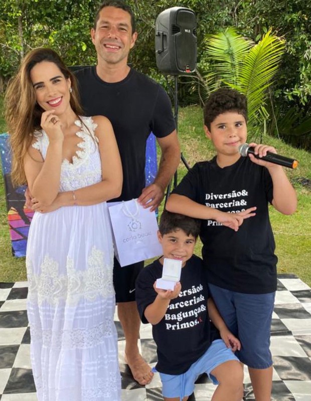 Wanessa com o marido, Marcus Buaiz, e os filhos, José e João (Foto: Reprodução/Instagram)