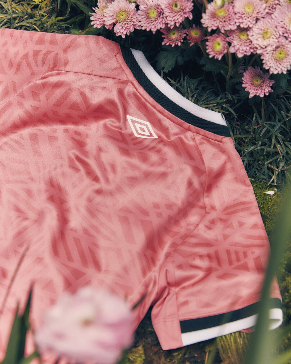 Camisa do Santos em homenagem ao Outubro Rosa — Foto: Divulgação