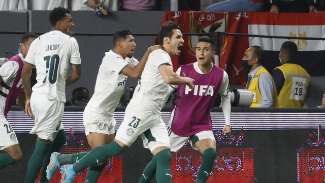 Raphael Veiga comemora gol de empate do Palmeiras
