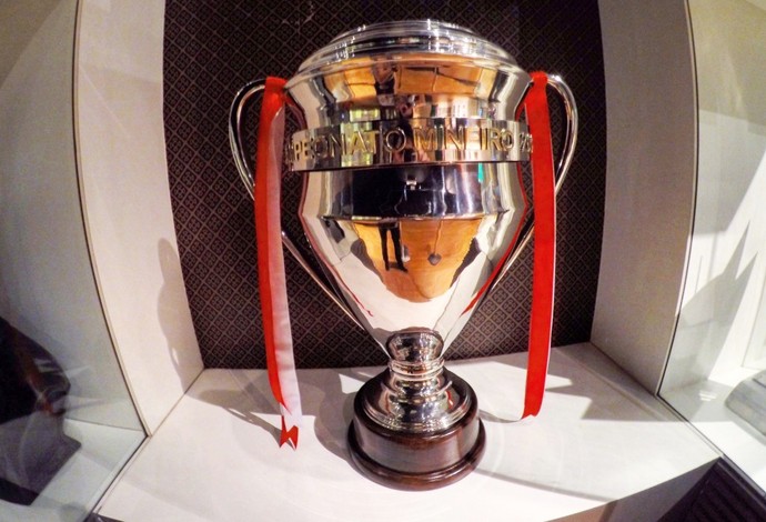 Espaço cultural do Mineirão exibe troféu do Campeonato Mineiro 2016