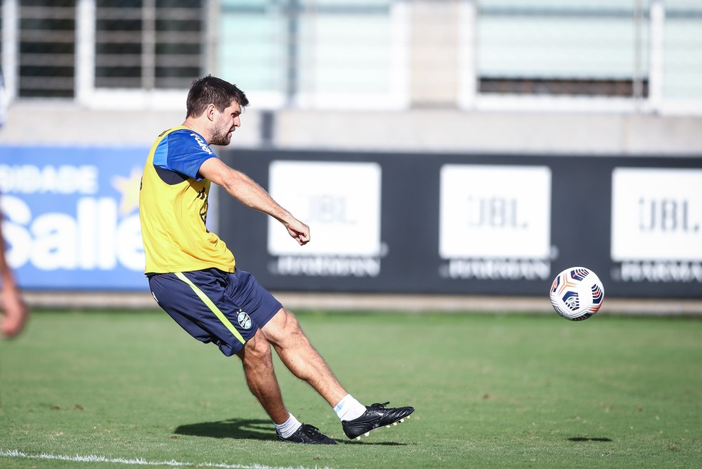 Kannemann em treino do Gr&ecirc;mio &mdash; Foto: Lucas Uebel/Gr&ecirc;mio