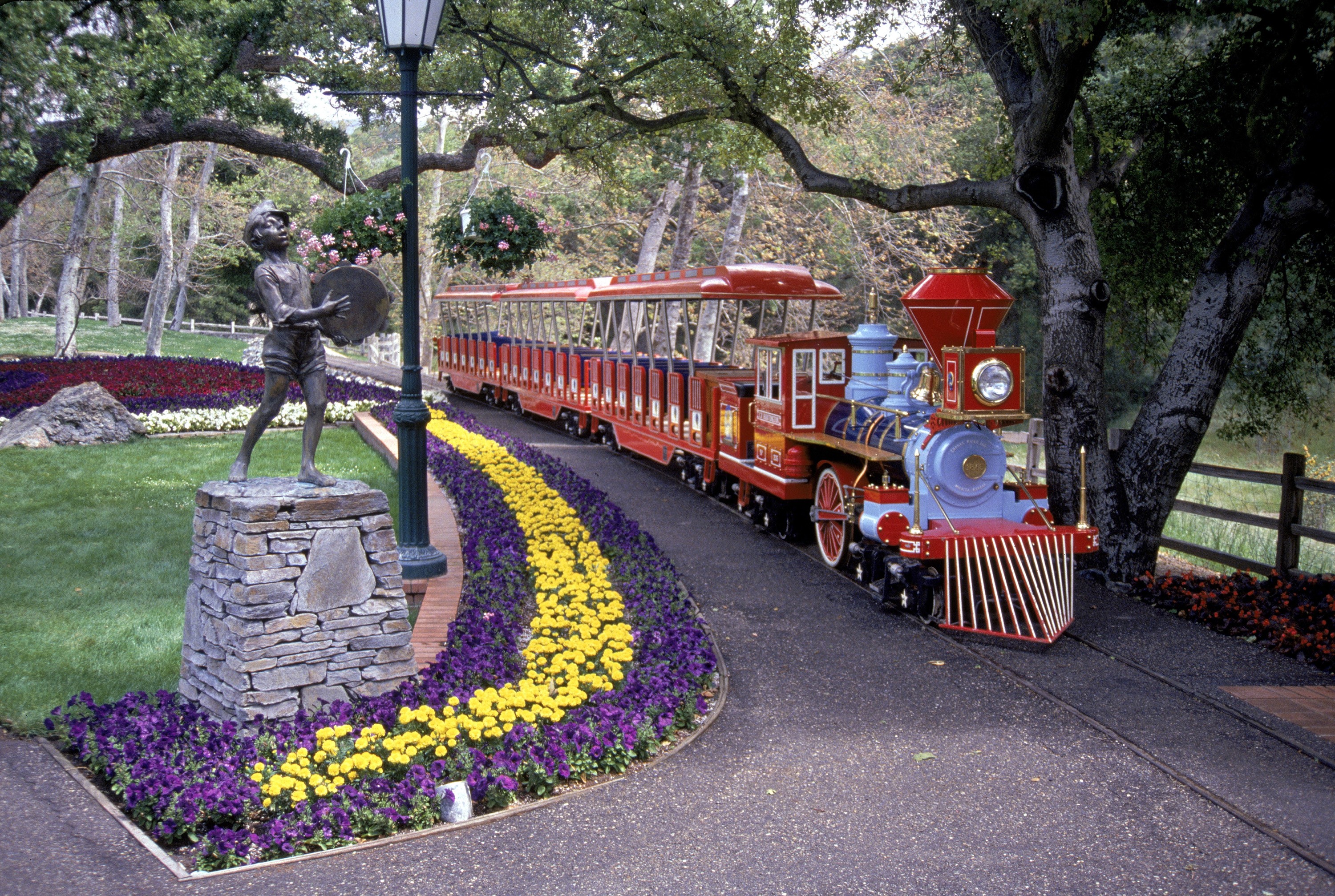 LOS OLIVOS, CA - UNDATED:  Michael Jackson's Neverland Ranch is pictured in this 1995 photo.  Police armed with a search warrant swarmed Jackson's sprawling home in the Santa Ynez Valley November 18, 2003. One media report said the warrant was tied to all (Foto: Getty Images)