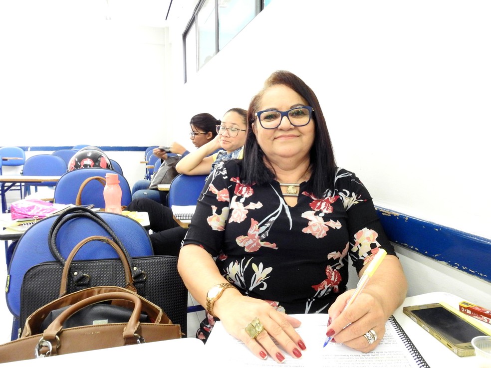 Maria Heleneide Moraes tem 60 anos, &eacute; funcion&aacute;ria p&uacute;blica aposentada e est&aacute; cursando Direito &mdash; Foto: Divulga&ccedil;&atilde;o