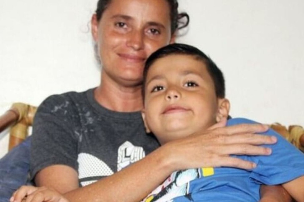 M&atilde;e de menino com S&iacute;ndrome de Legg-Calv&eacute;-Perthes luta por recursos para melhorar qualidade de vida do filho &mdash; Foto: Arquivo Pessoal