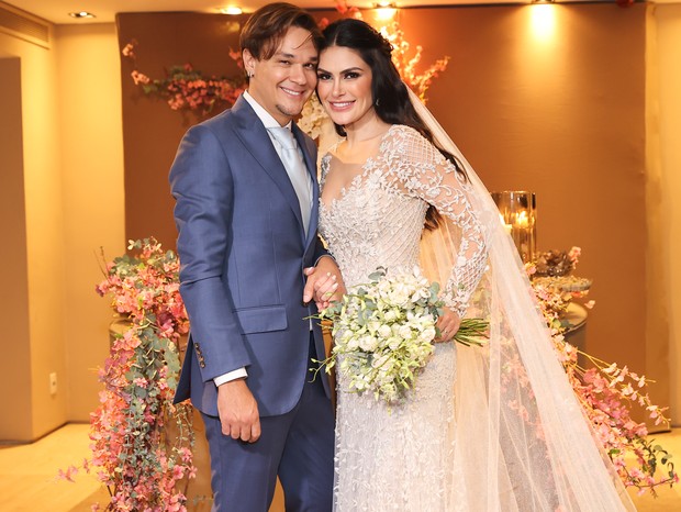 Natália Guimarães e Leandro, do KLB, se casam após 14 anos juntos (Foto: Iwi Onodera e Manuela Scarpa/Brazil News)