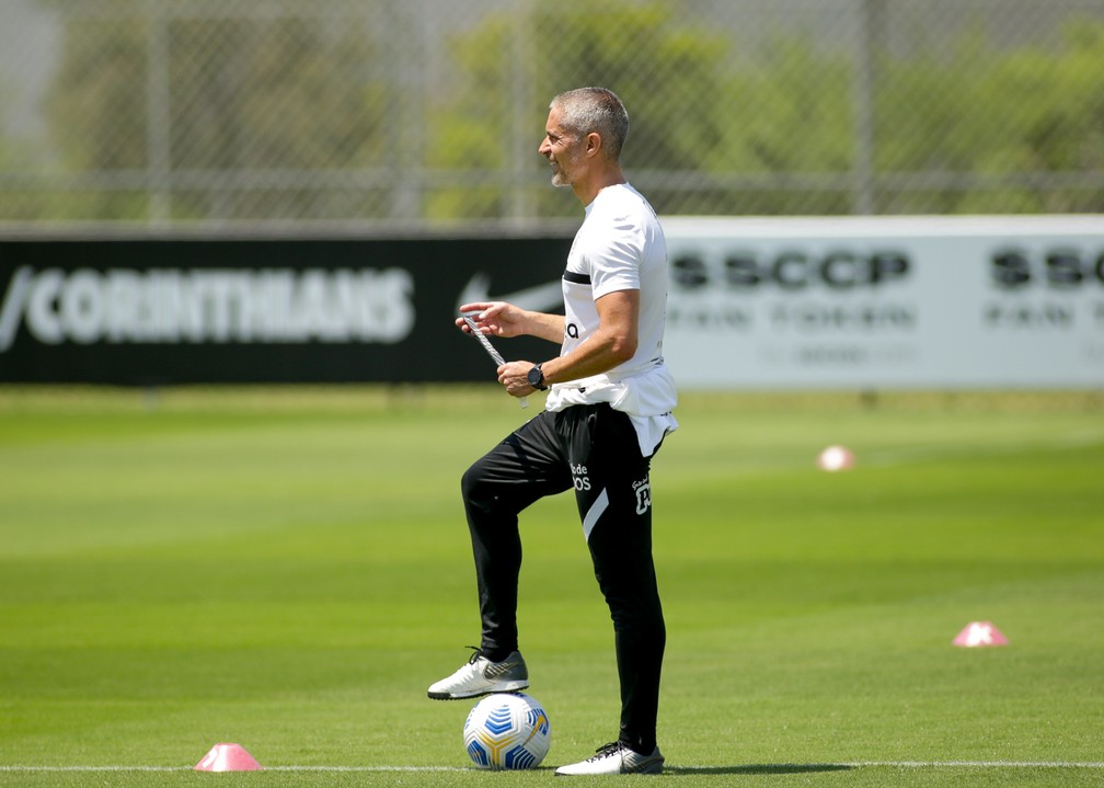 Filha de Sylvinho faz desabafo após xingamentos: 