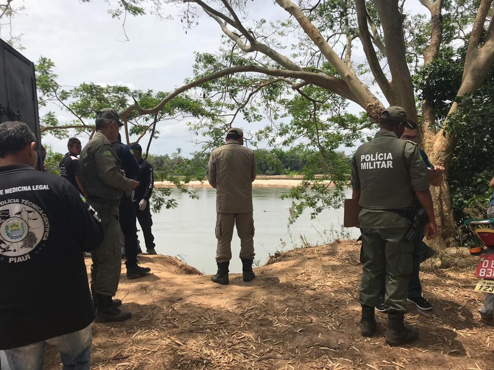 Corpo de mulher foi encontrado com ferimento na testa no rio Parnaíba, na Zona Norte de Teresina — Foto: Lorena Linhares/ G1 PI