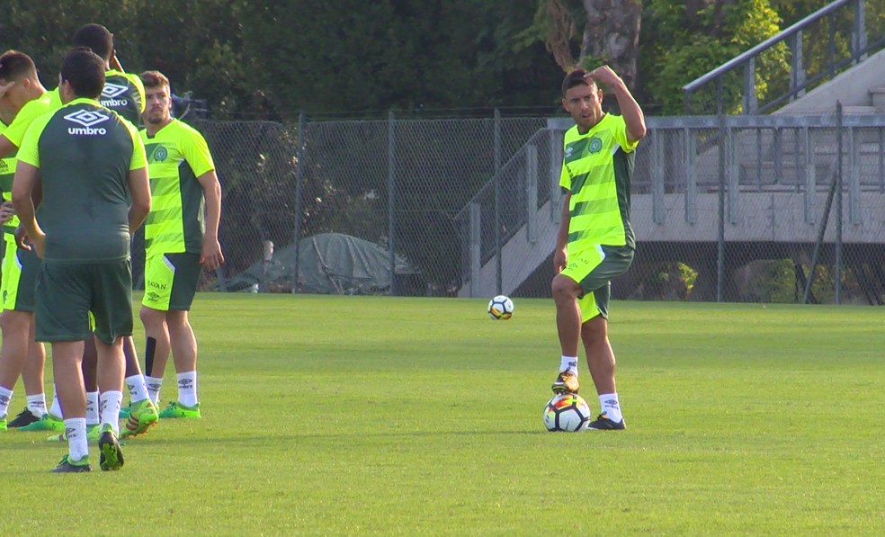 Alan Ruschel durante treino da Chapecoense em Roma (Foto: Ivan Raupp)