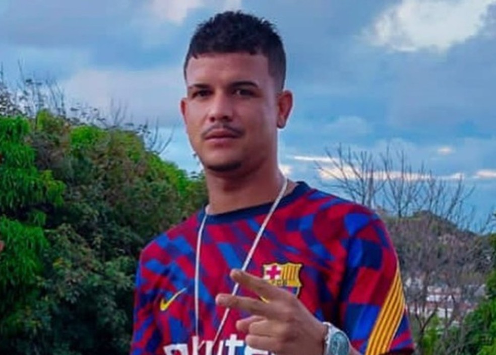 MC Pitbull da Firma teve o caixão desenterrado e incendiado — Foto: Reprodução/Instagram